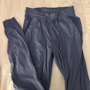 Lululemon dance studio jogger size 4 in blue